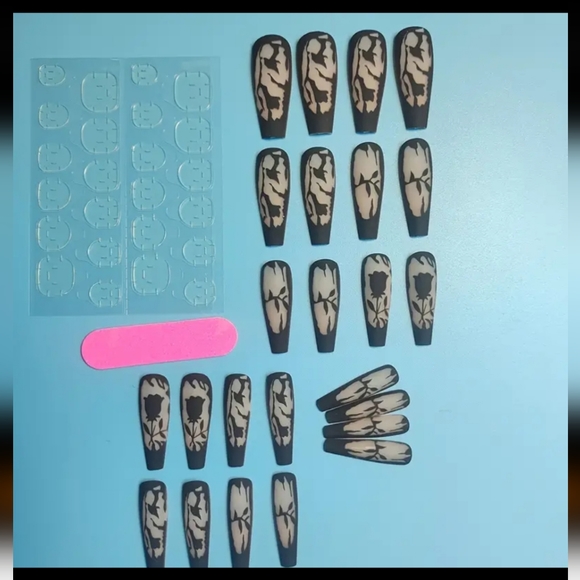 Nwt Coffin Shaped Press On Nails - Picture 2 of 4